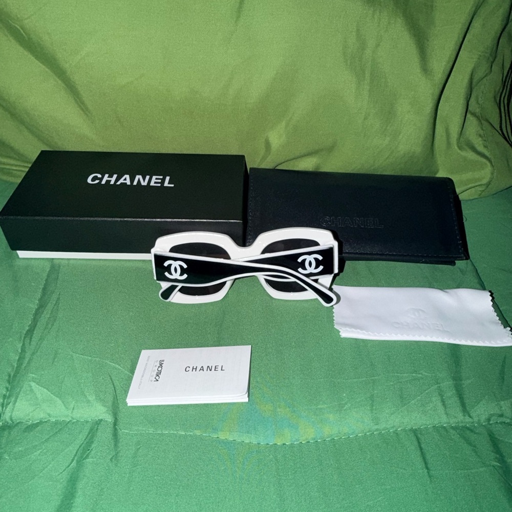 CHANEL Monochrome Sunglasses with Logo